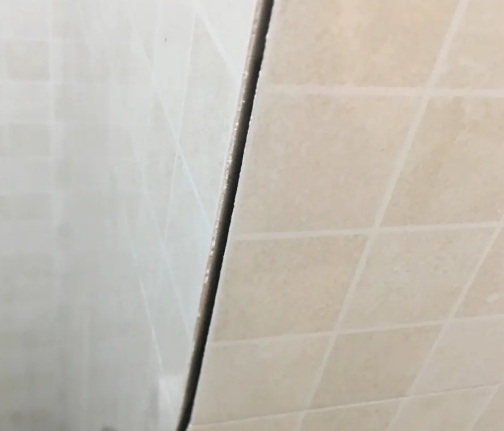 青云谱瓷砖空鼓维修公司分享阳台瓷砖脱落的修复过程可以分为以下几个步骤