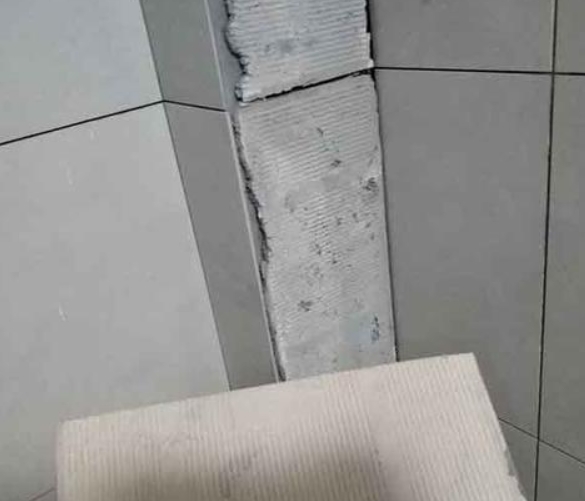 青云谱瓷砖空鼓维修公司分享下厨房瓷砖脱落的补救措施。